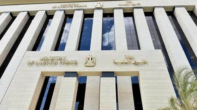 العمل: استرداد 2 مليار جنيه مستحقات للعاملين المصريين في الخارج
